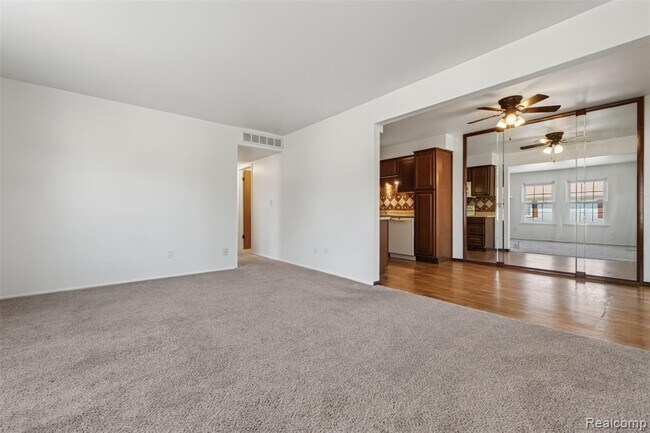 Building Photo - 26070 N Lake Dr