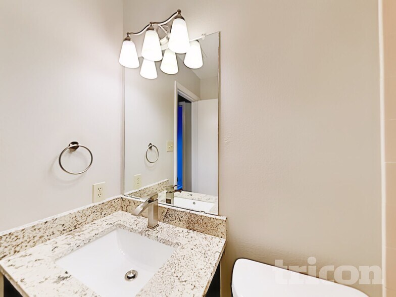 Building Photo - 4827 Fern Lake