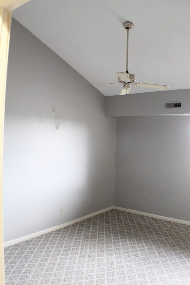 Building Photo - 1026-11 Blue Ridge Dr