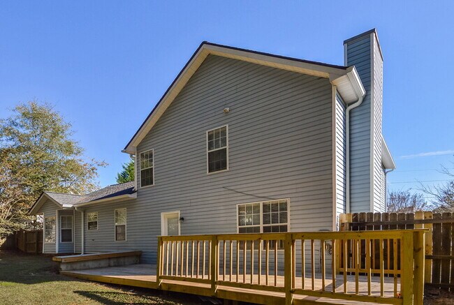 Building Photo - 237 Fox Run