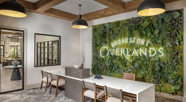 Building Photo - 5000 Collina Ter