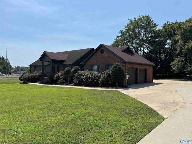 Building Photo - 120 Roy Dr