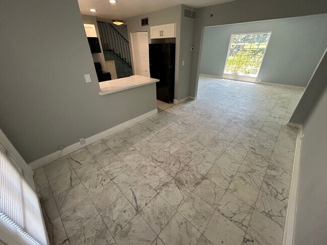 Building Photo - SPACIOUS 2 BEDROOM TOWNHOME IN LAS VEGAS COUNTRY CLUB