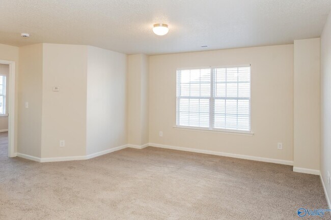 Building Photo - 4806 Inglewood Ct SE
