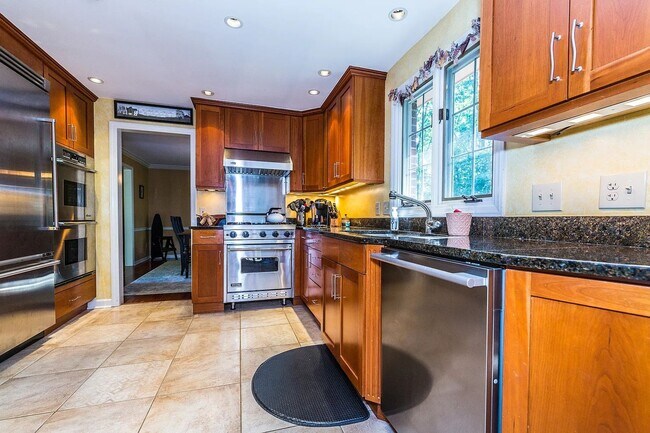 Building Photo - Beautiful 4-bedroom home located in Allison Park!