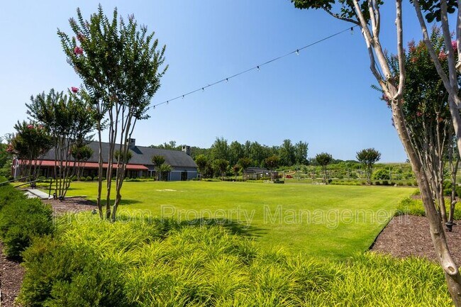 Building Photo - 17137 Branched Oak Rd