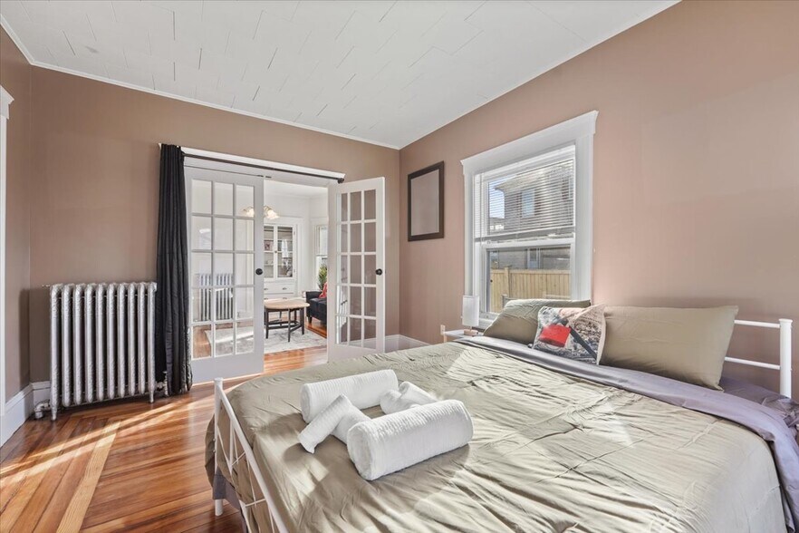 Building Photo - 9 Wilshire St