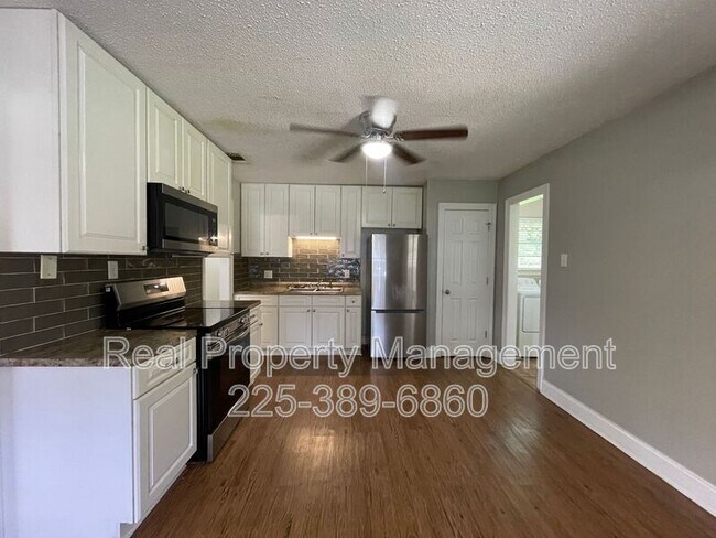 Building Photo - 275 W Chalfont Dr
