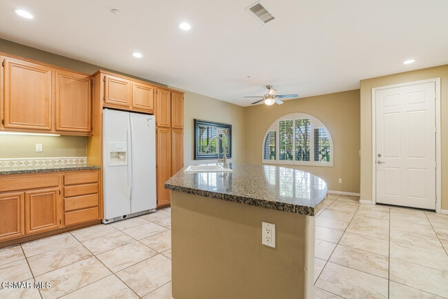 Building Photo - 3327 Shadetree Way