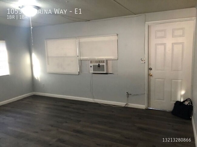 Building Photo - Large Studio Apartment in Mobile Home Comm...