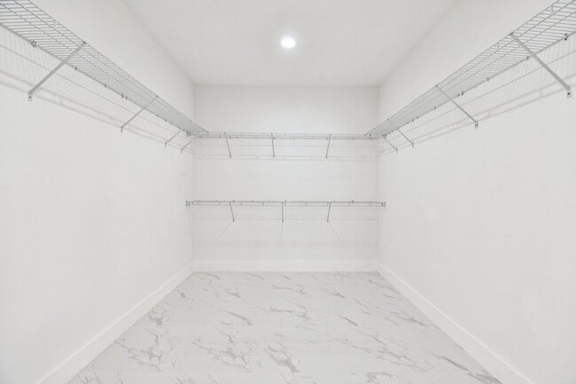 Building Photo - 1403 W 9th St