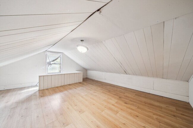 Building Photo - Spacious 3 Bedroom Home in Spring Garden (Single Family)