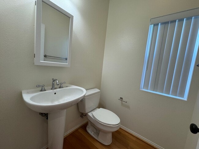 Building Photo - Welcome To Your New Home In Inglewood (Gat...