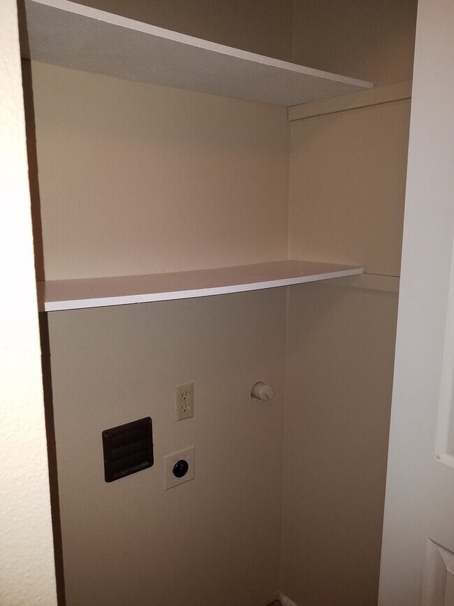 Building Photo - 1115 S Cherry St