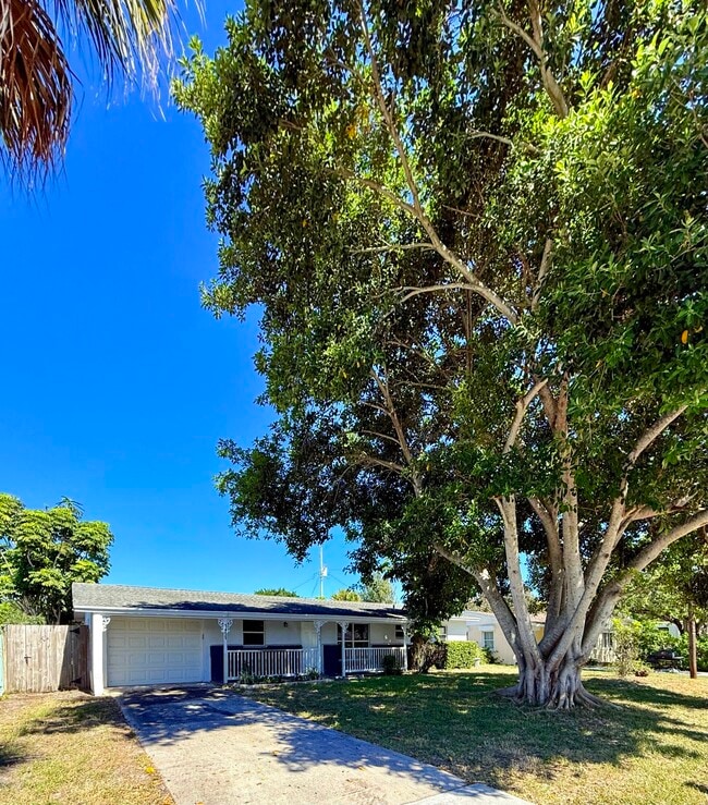 Building Photo - 1455 NE Silver Maple Way