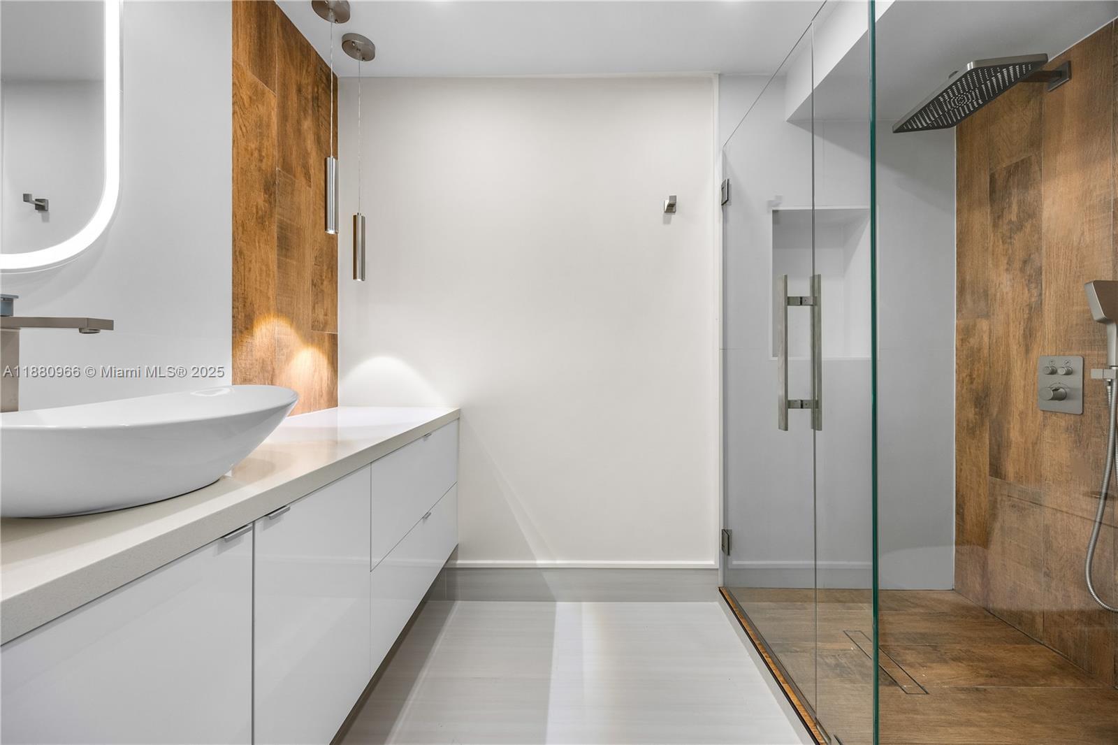 Building Photo - 700 Coral Way