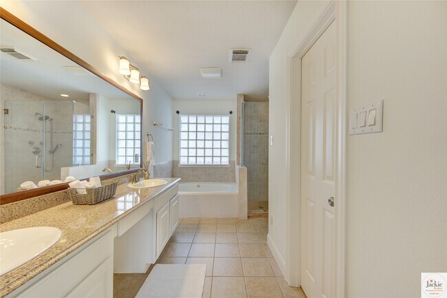 Building Photo - 1322 Cohn St