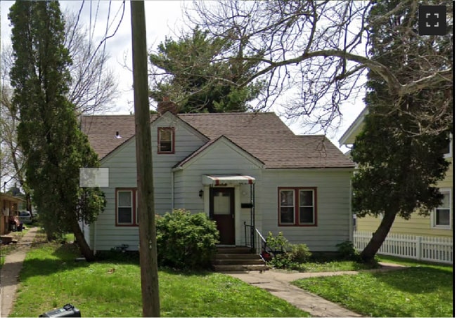 Primary Photo - 2111 19th Ave
