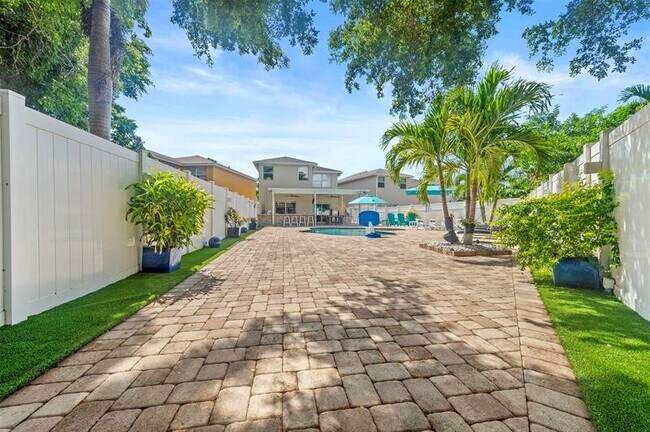 Building Photo - 4121 Eastridge Cir