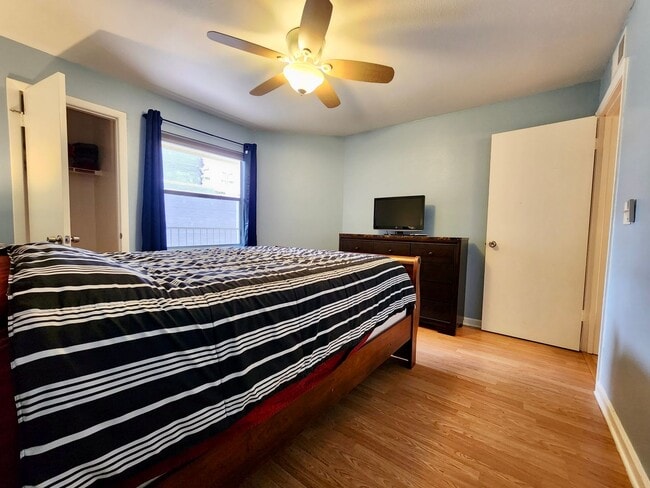 Building Photo - Fully upgraded 2/2 condo in the heart of K...