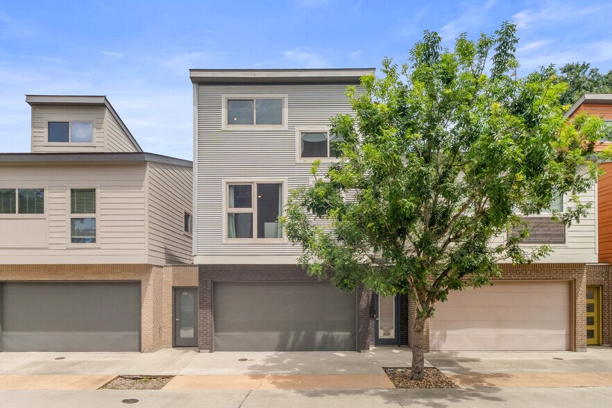 Building Photo - 212 Highland Oaks Ln