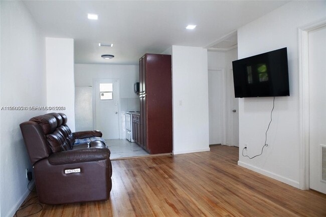 Building Photo - 1821 Harding St