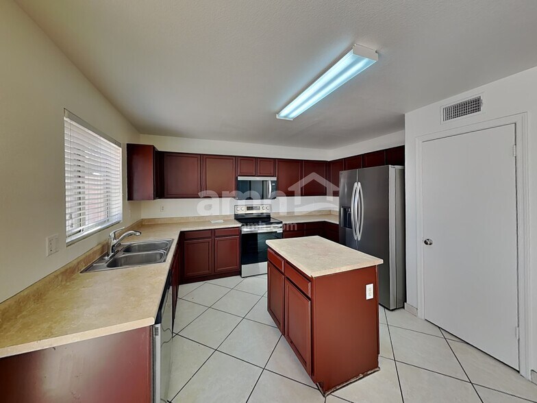 Building Photo - 3531 N 105th Ln