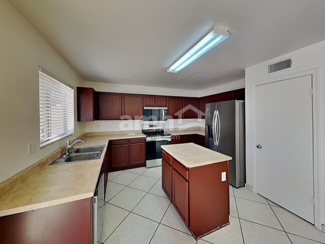 Building Photo - 3531 N 105th Ln