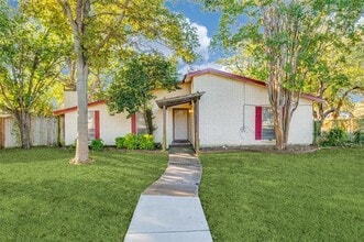 Building Photo - 2200 Briarwood Dr