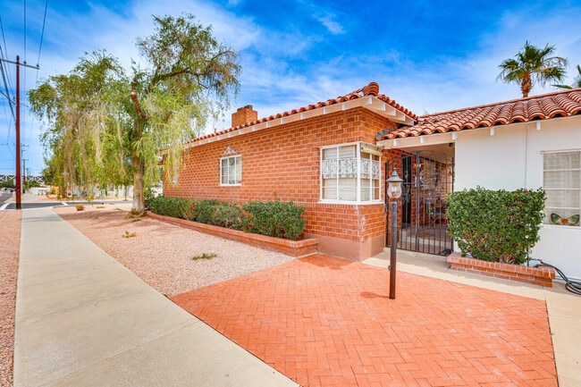 Building Photo - 107 W Windsor Ave