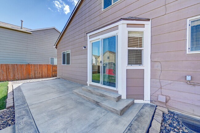 Building Photo - $2,225- 3bed/2bath Home in Fountain with B...