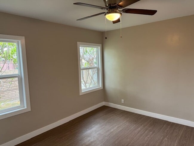 Building Photo - Newly Renovated 4 Bedroom 2 Bath home, wit...
