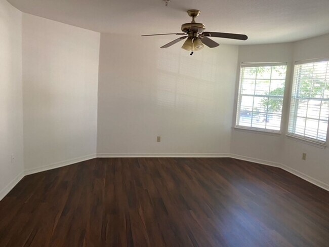 Building Photo - Stylish 2 Bed, 2 Bath Condo with New Vinyl...