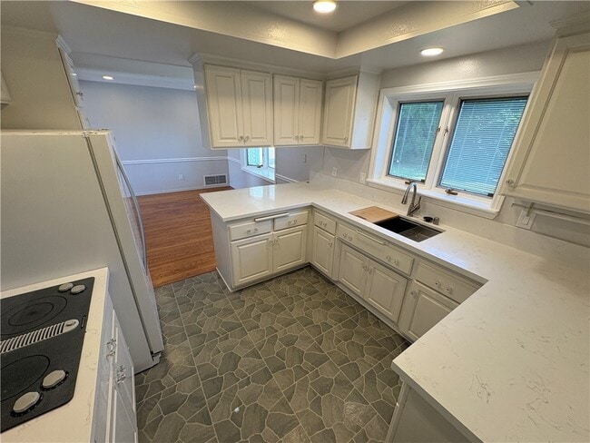 Building Photo - 5902 Nordina Dr