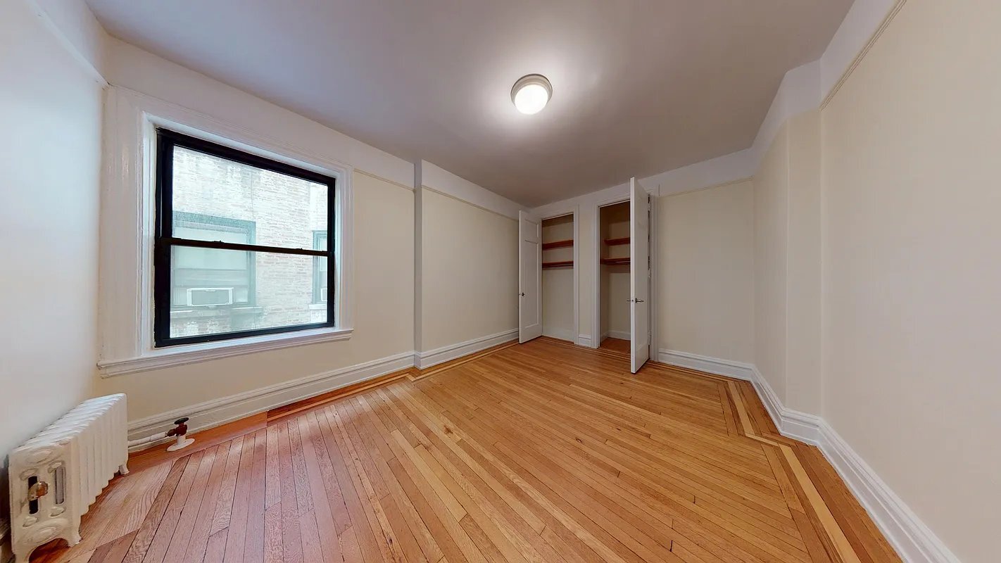 Building Photo - 656 W 204th St