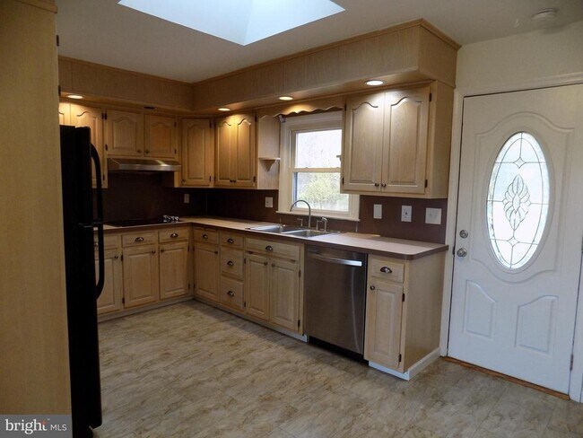 Building Photo - 3168 Middle Creek Rd