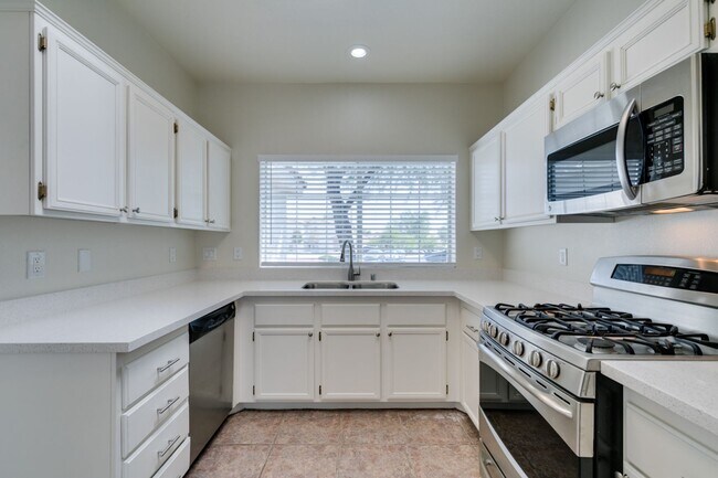 Building Photo - Charming 3-Bedroom Single-Story Home in Elkhorn!