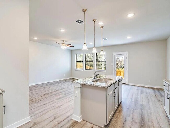 Building Photo - 515 Fieldwood Dr