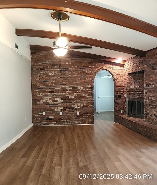 Building Photo - 502 Myrtle Ln