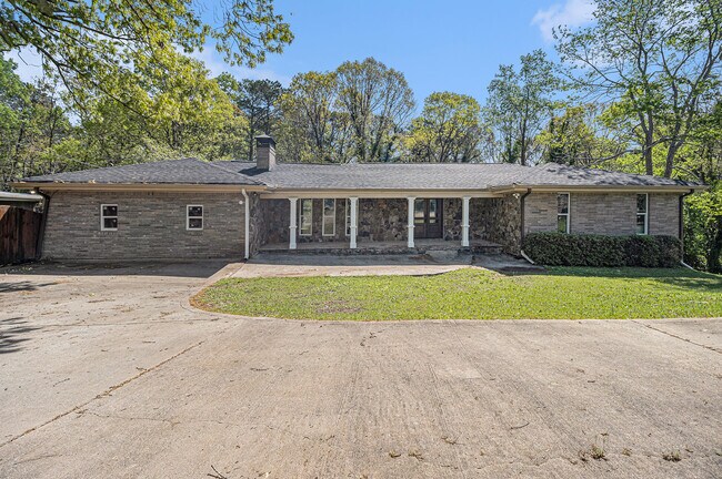 Building Photo - 2806 Chaucer Dr SW