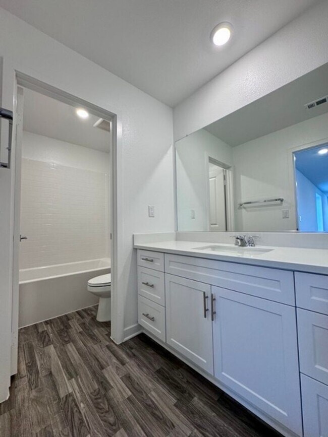 Building Photo - Brand new 4 bedroom Winchester home with a...