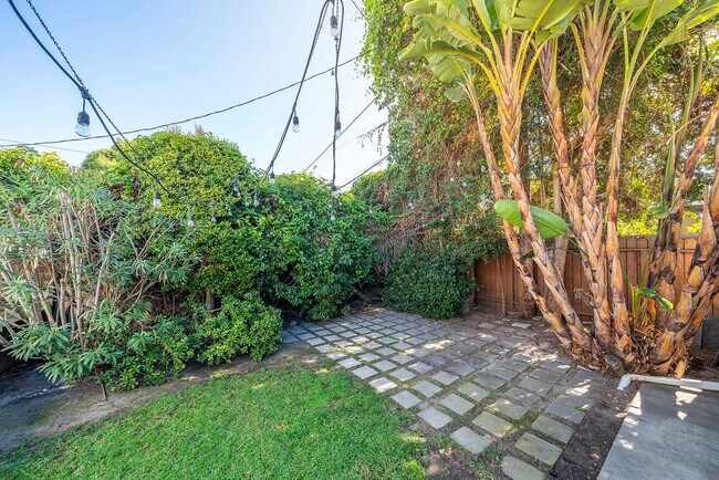 Building Photo - Warm & Inviting Venice Beach Rental Home!