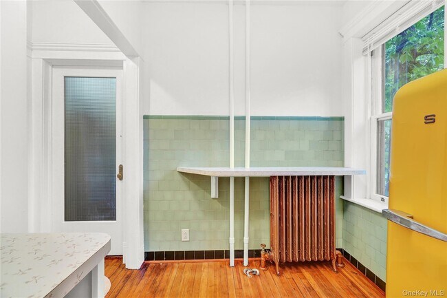 Building Photo - 158 Dubois St