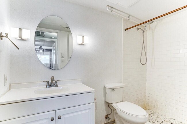 Building Photo - 10228 Regal Oaks Dr