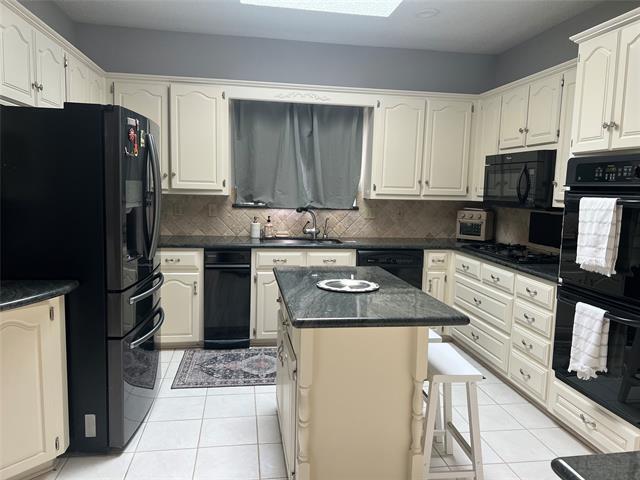 Building Photo - 2601 Oak Point Dr