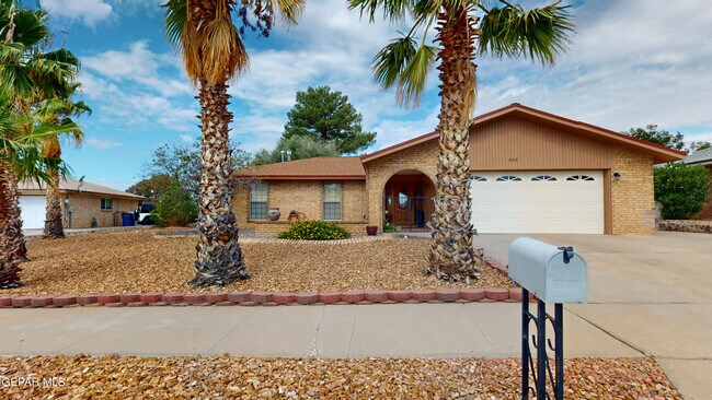 Building Photo - 453 El Camino Dr