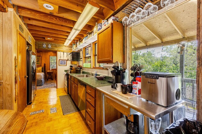 Building Photo - 297 Little River Ln