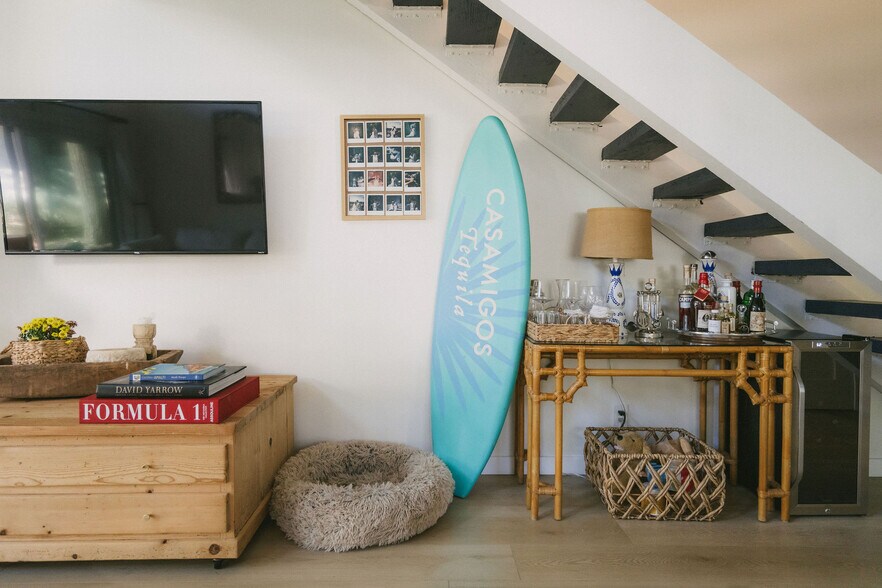 Building Photo - 5716 Skyview Way