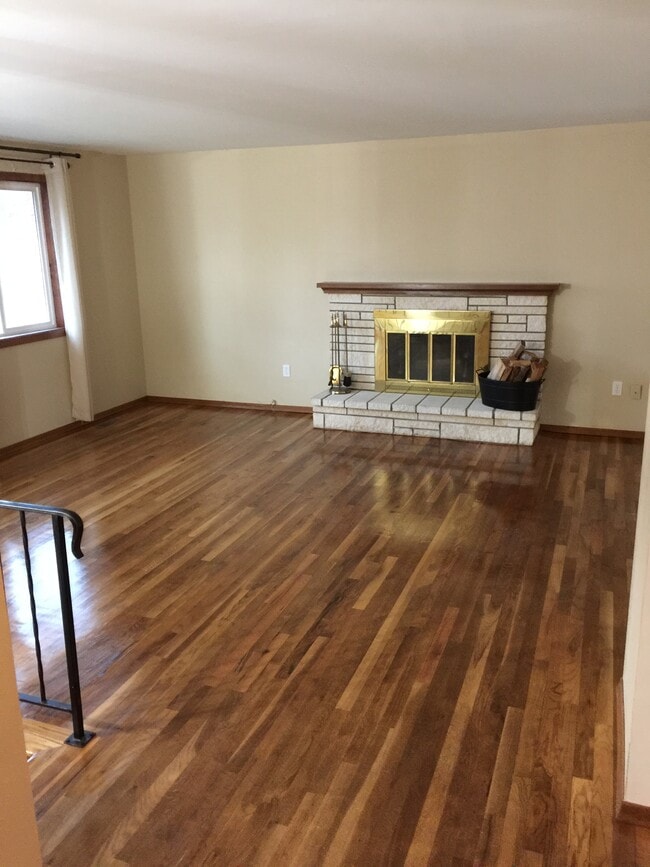 Building Photo - 4120 E Congress Ave