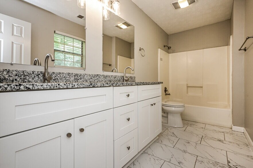 Building Photo - 2921 Sunset Ct